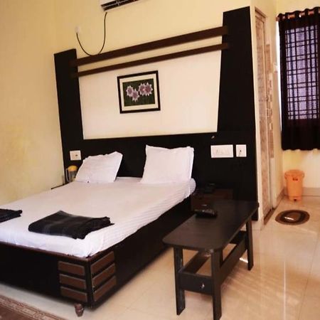 Hôtel Taj Palace à Bhubaneswar Extérieur photo